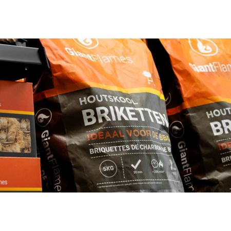 Giant Flames houtskool briketten 10 kg sfeerfoto