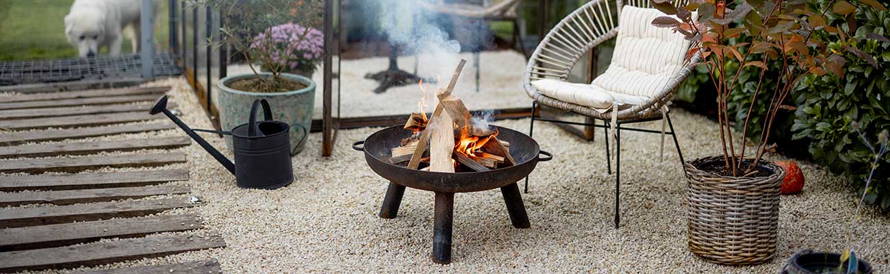 Aanmaakproducten voor vuur in de tuin